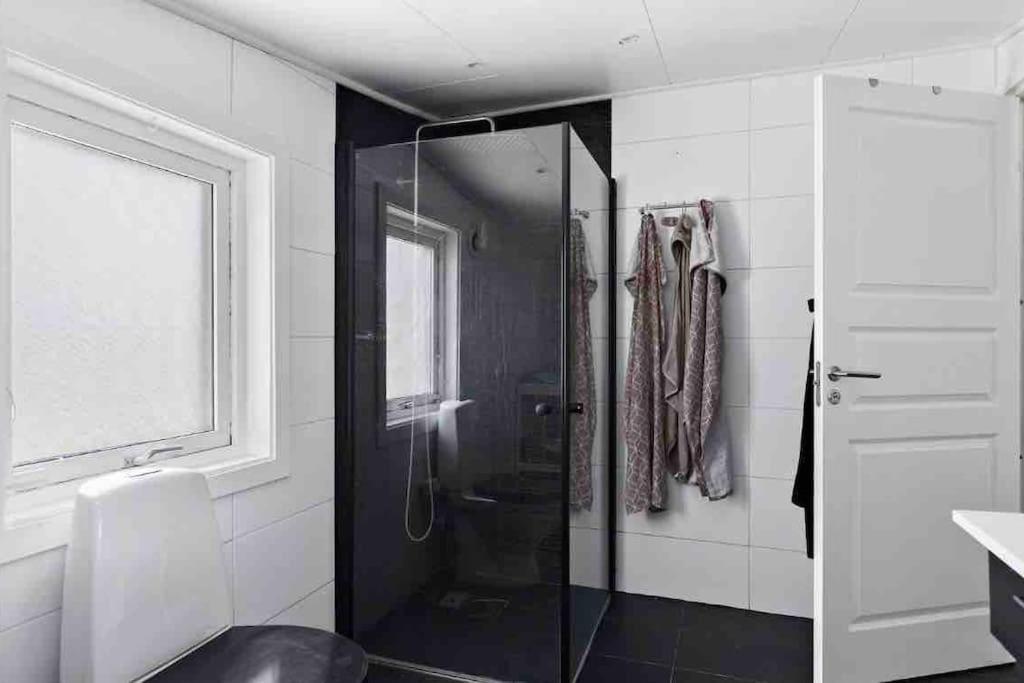 Mysigt Hus Med Natur & Jacuzzi I Olofstorp Gothenburg Bagian luar foto