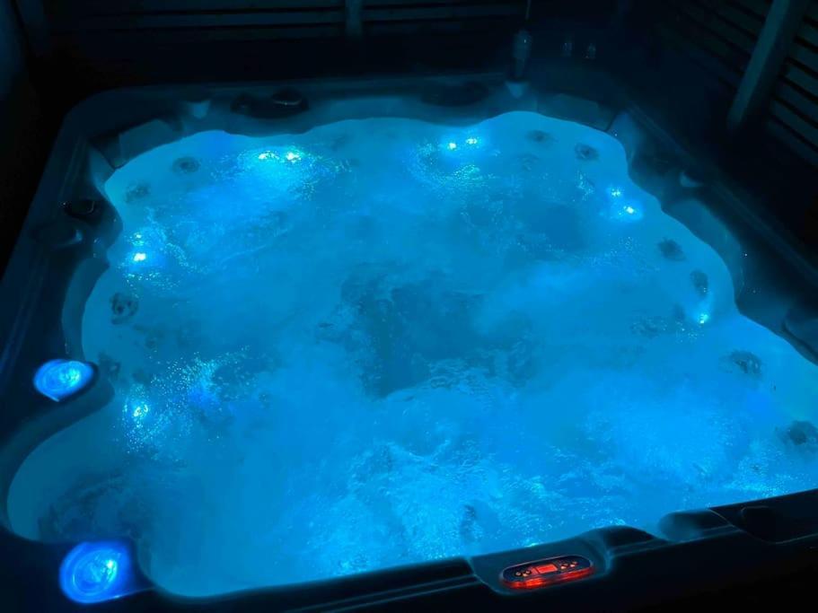 Mysigt Hus Med Natur & Jacuzzi I Olofstorp Gothenburg Bagian luar foto