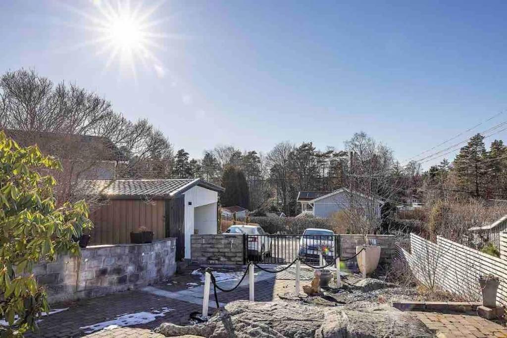 Mysigt Hus Med Natur & Jacuzzi I Olofstorp Gothenburg Bagian luar foto