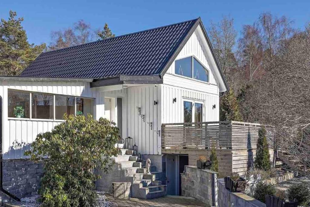 Mysigt Hus Med Natur & Jacuzzi I Olofstorp Gothenburg Bagian luar foto